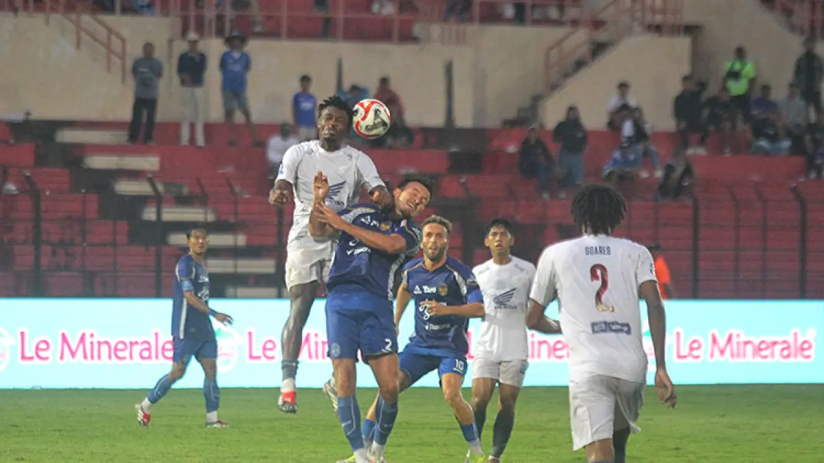 TUMBANG DRAMATIS: Pertandingan antara PSIM Jogja melawan PSM Makassar di Stadion Sultan Agung, Bantul, Jumat (10/4/2026) sore. (Guntur Aga Tirtana/Radar Jogja)