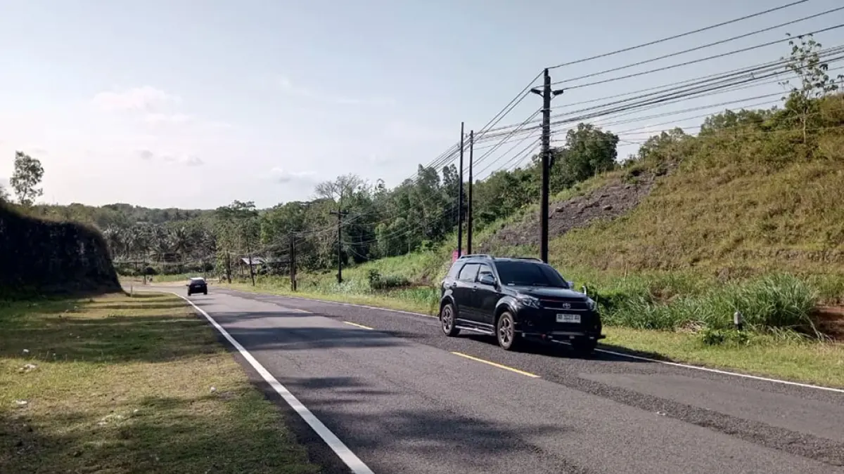 BUTUH PENERANGAN JALAN: Sejumlah ruas jalan provinsi di Gunungkidul memerlukan lampu PJU, seperti di daerah Trowono, Paliyan. Kebutuhan serupa juga disampaikan masyarakat Kalurahan Katongan, Nglipar saat bertemu dengan Komisi C DPRD DIY. yusuf bastiar/radar jogja
