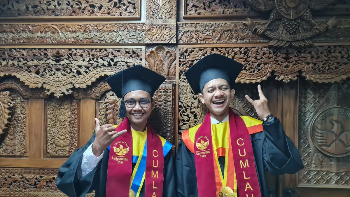 Kisah Dua Wisudawan Untidar Magelangdari&nbsp; Terapkan DUIT hingga Buat Bahan Ajar Teks Ilmiah Populer untuk Siswa SMP