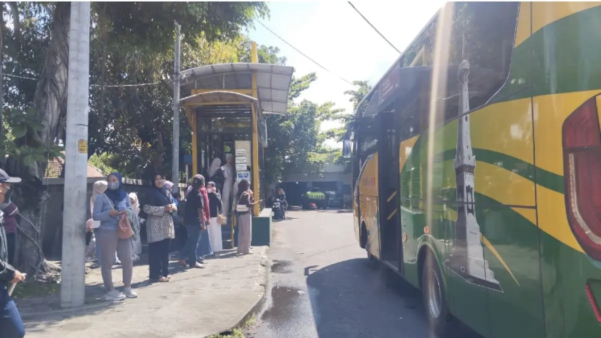 PENGAJUAN: Ilustrasi angkutan umum Trans Jogja di Terminal Palbapang. Dua rute angkutan perintis tengah diajukan ke Kementerian Perhubungan oleh Dishub Bantul - Cintia Yuliani/Radar Jogja