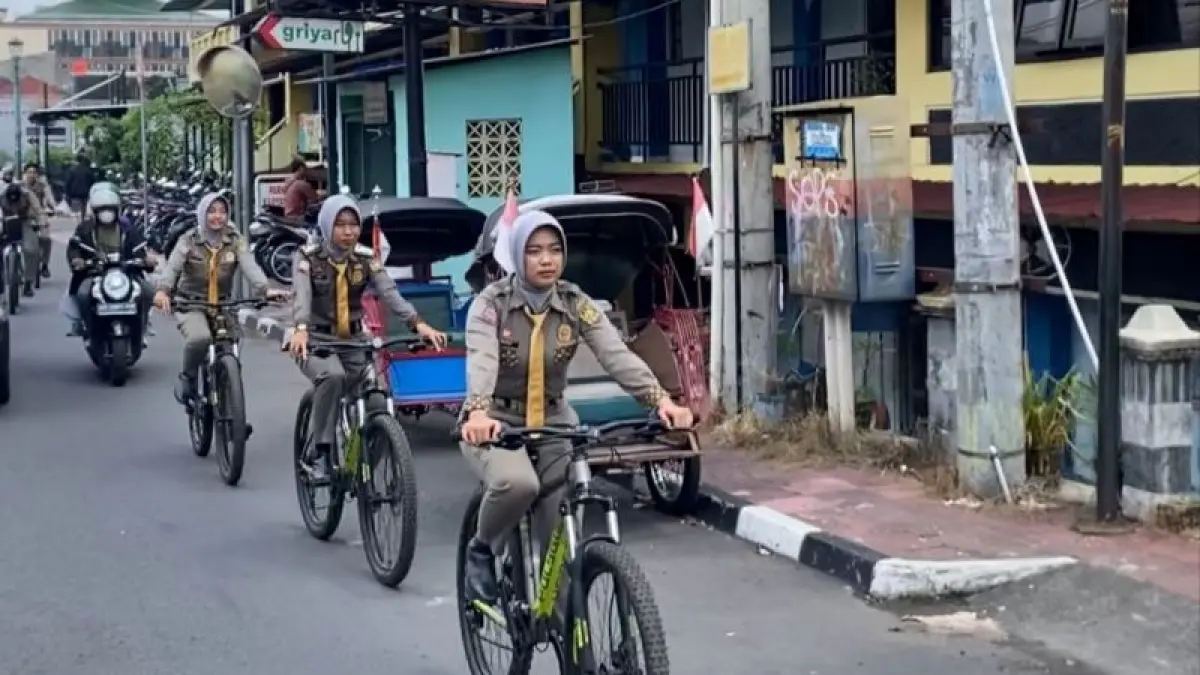 RAMAH LINGKUNGAN:&nbsp;Sejumlah petugas Satpol PP Kota Jogja saat melaksanakan patroli menggunakan sepeda pada Kamis (9/4). (DOKUMENTASI SATPOL PP KOTA JOGJA)