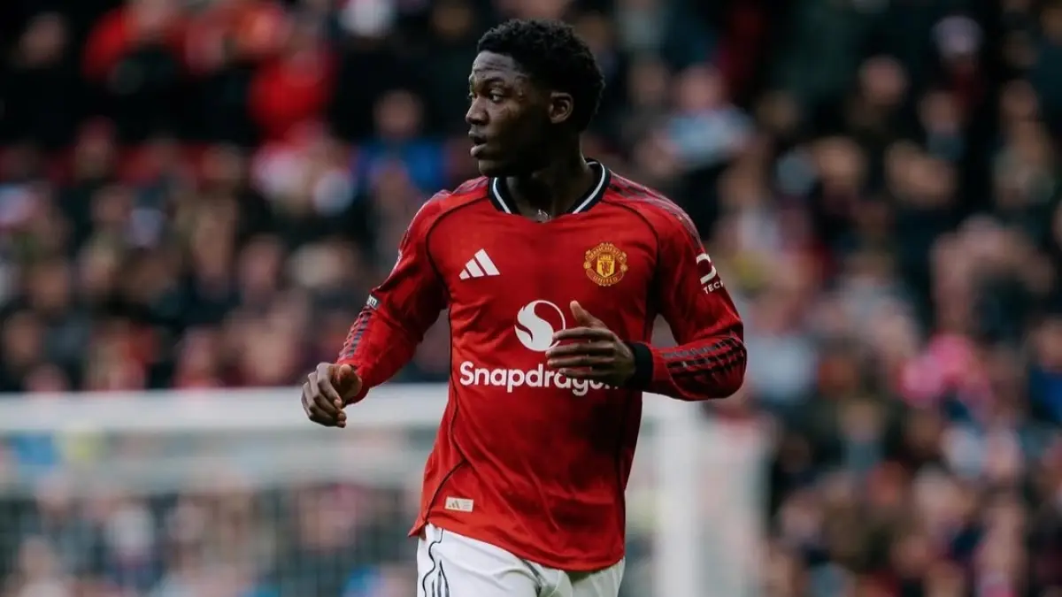 Gelandang Manchester United, Kobbie Mainoo resmi teken kontak baru bersama Manchester United. (instagram)