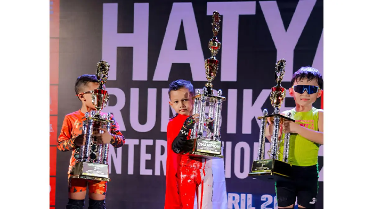 KEBANGGAAN: Kevin Furqoni berhasil naik podium di ajang Hat Yai Runbike M8 International 2026, Thailand. (Istimewa)