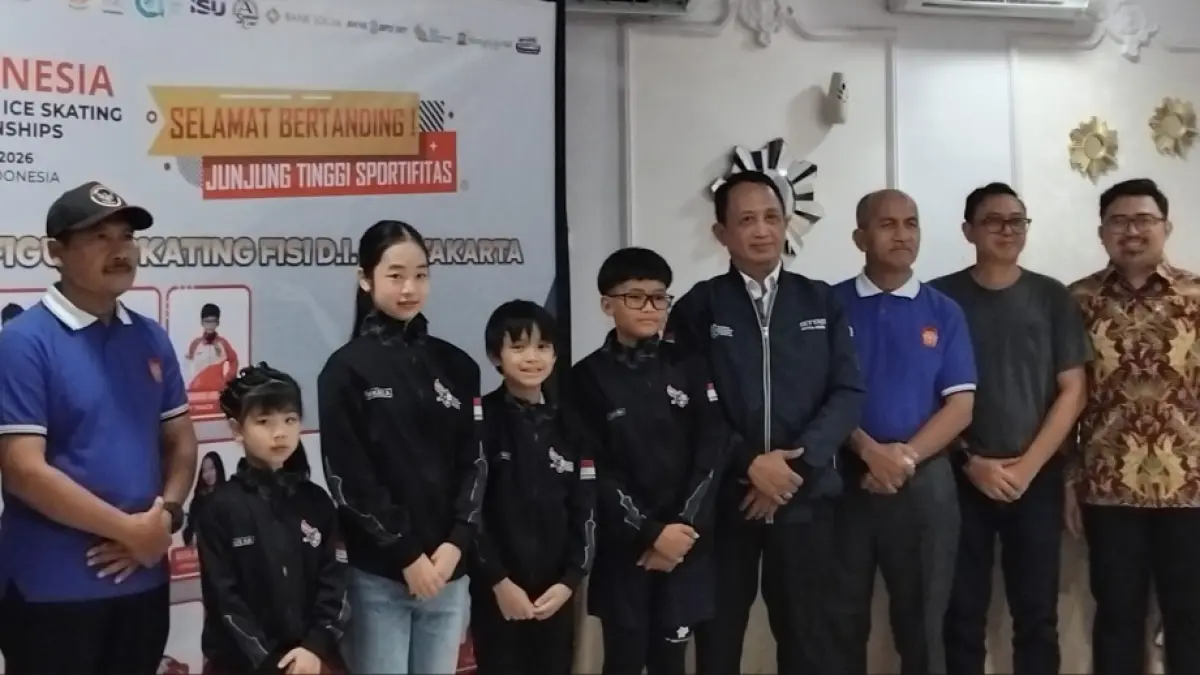 Ketua Umum Pengda FISI DIY Setyaji Hermawan saat melepas perwakilan atlet. (Rizky Wahyu/Radar Jogja)