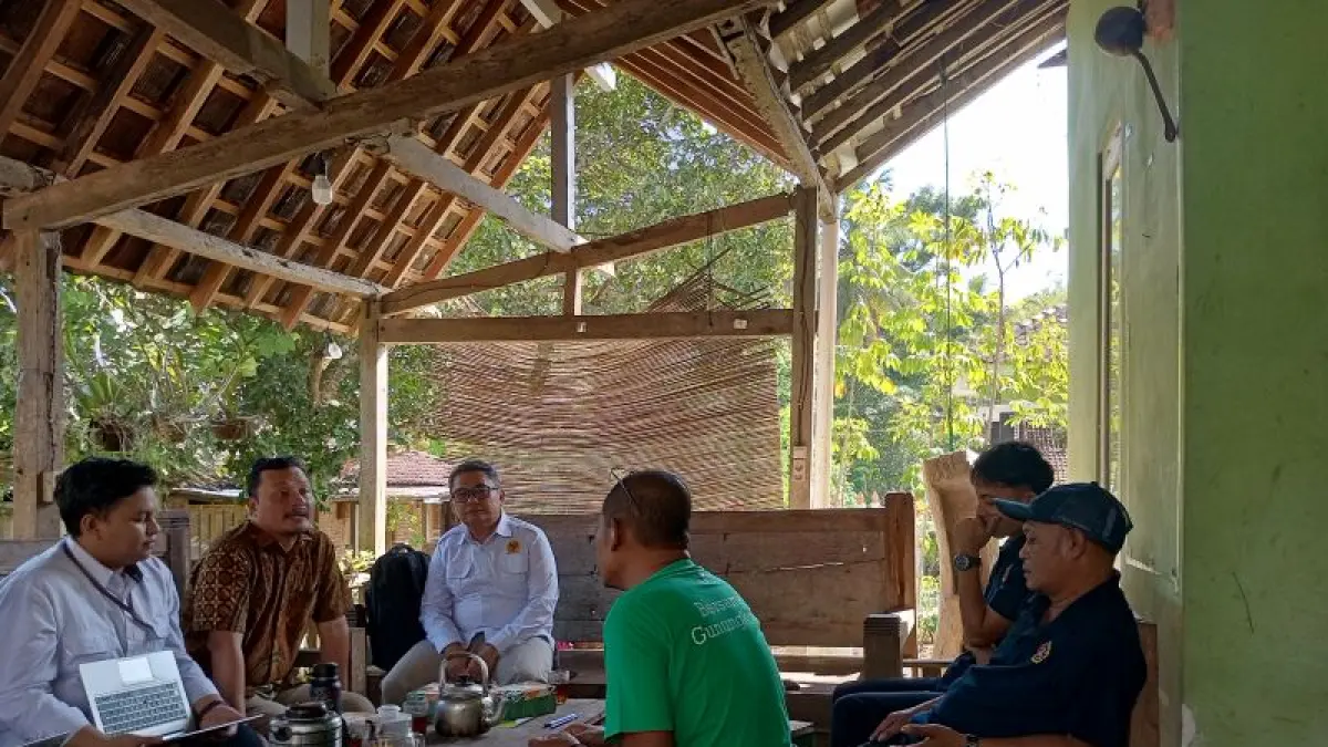 Komnas HAM sedang mendengarkan cerita pencegahan korupsi yang telah dilakukan oleh warga Gunungkidul. (Yusuf Bastiar/Radar Jogja)