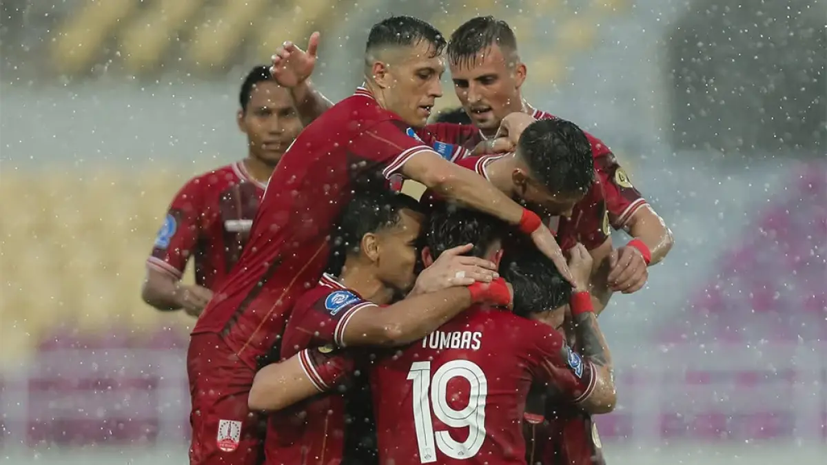 Selebrasi pemain Persis Solo dalam kemenangan atas Semen Padang di Stadion Manahan, Minggu (13/4) sore. (Ileague)