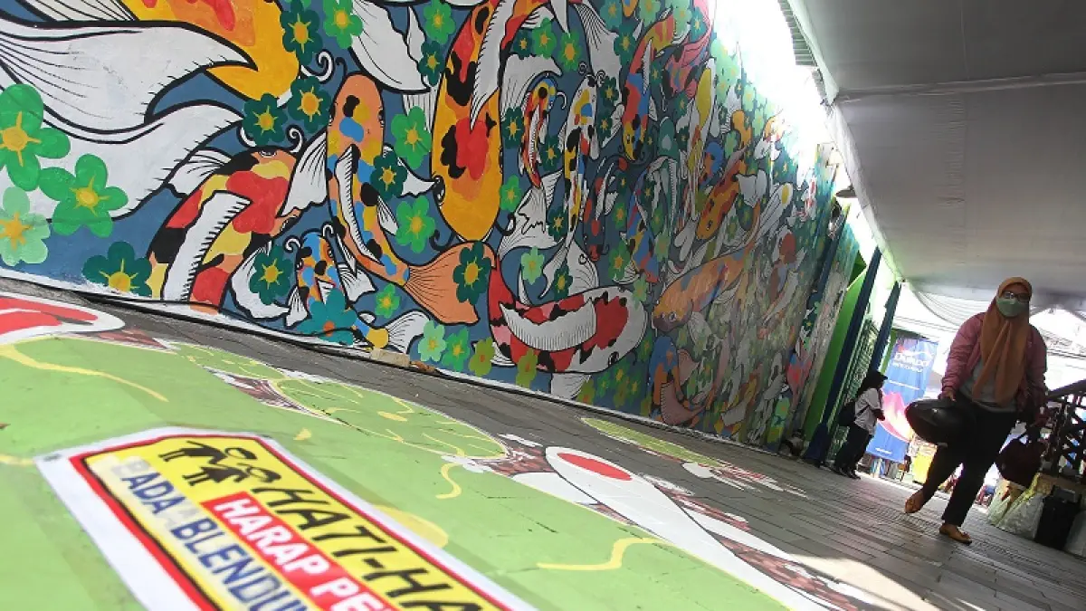 Suasana salah satu sudut Kampung Wisata Suryatmajan, Kemantren Danurejan, Kota Jogja, yang dihiasi mural, beberapa waktu lalu. Pemkot Jogja menargetkan seluruh kampung wisata di Kota Jogja mampu menarik ratusan wisatawan setiap tahun dengan menampilkan seluruh potensi yang dimiliki. Guntur Aga/Radar Jogja 