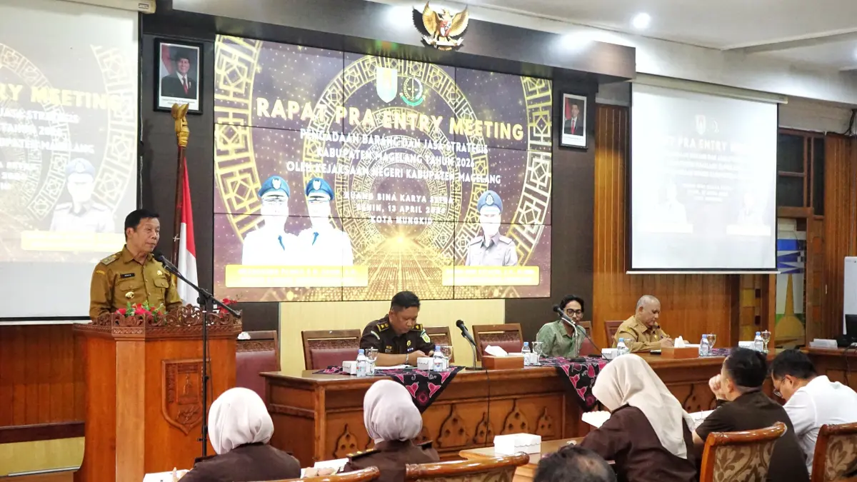 Wakil bupati saat memberikan arahan pada acara Pra-Entry Meeting Paket Strategis Tahun Anggaran 2026 bersama Kejari Kabupaten Magelang, Senin (13/4).