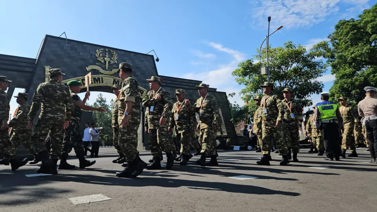 BERDATANGAN: Wakil kepala daerah sudah tiba di Akmil Magelang untuk mengikuti retret pada 2025 lalu. (NAILA NIHAYAH/RADAR JOGJA)