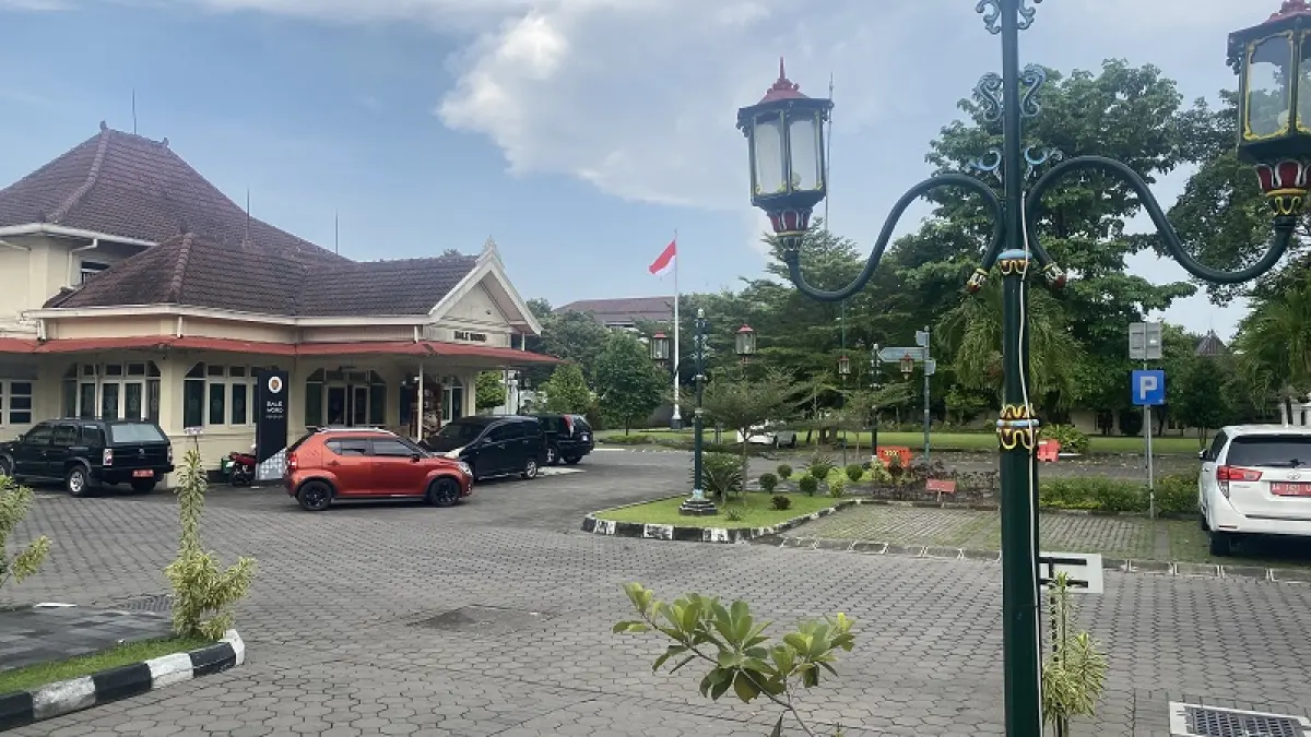 HARI PERTAMA: Situasi Kompleks Kepatihan Jogja usai pemberlakuan WFH, Rabu (15/4). Pemprov lakukan pengetatan pada sistem presensi dengan geo tagging. AGUNG DWI PRAKOSO/RADAR JOGJA