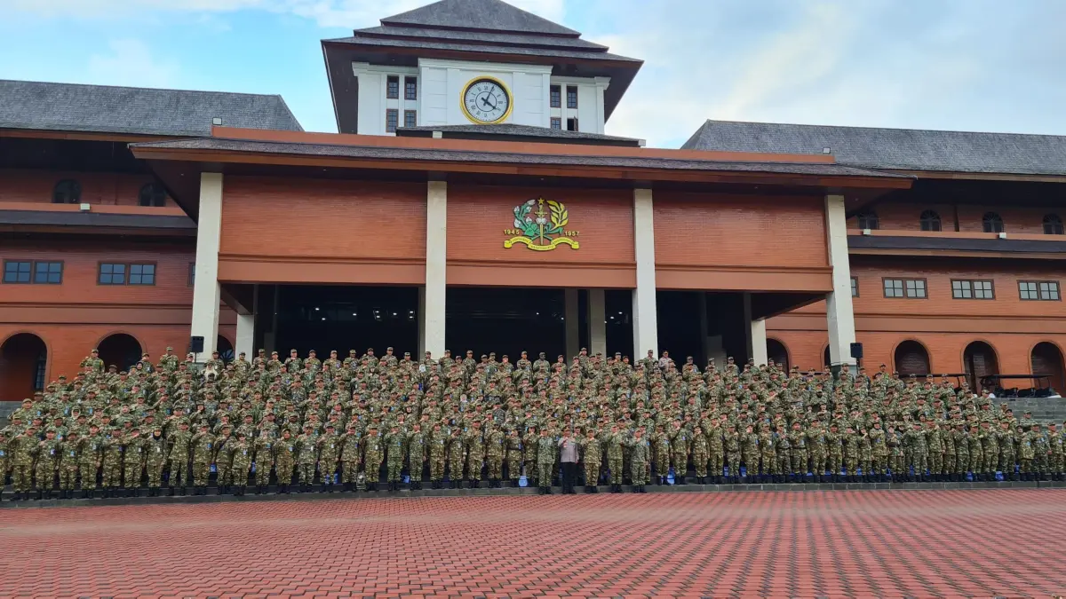Para ketua DPRD peserta retret mengikuti upacara penyambutan di Graha Utama diiringi drumband, Rabu sore (15/4).