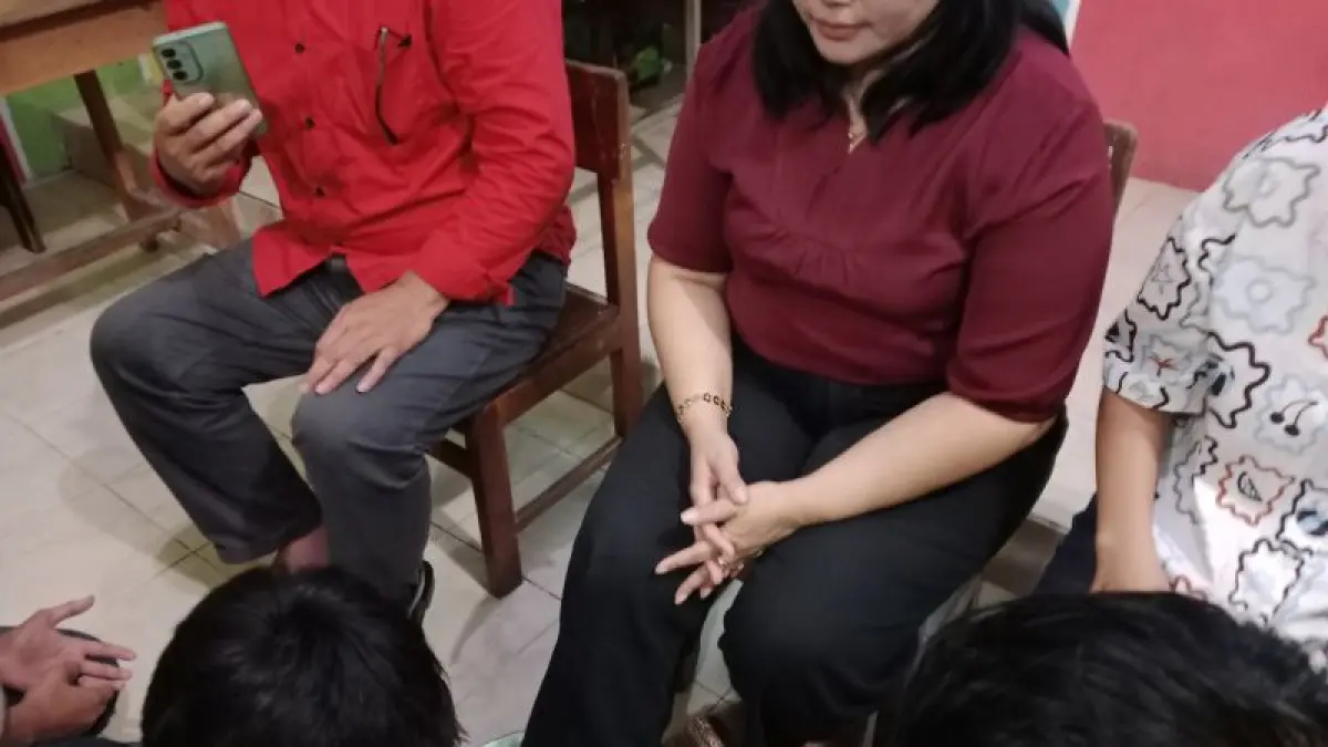 
Prosesi sungkeman dan basuh kaki bagi siswa Katolik di SDN Tlacap Slema Kamis (16/4/2026). Delima Purnamasari/Radar Jogja