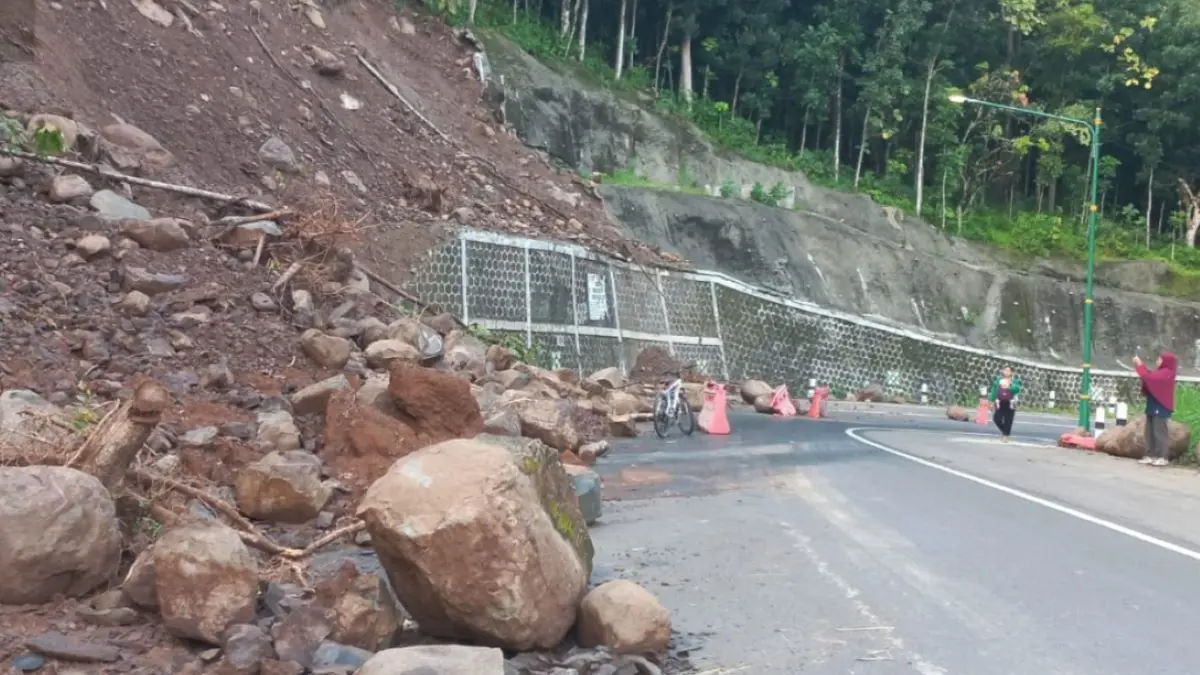 Dokumentasi/BPBD Gunungkidul: Longsor susulan kembali terjadi di ruas Jalan Wonosari-Wedi-Klaten atau Jalan Baru Clongop pada Jumat pagi (17/3).