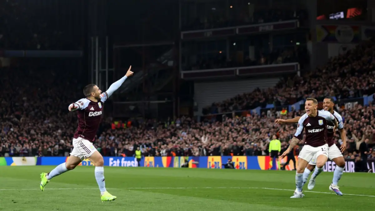 Selebrasi pemain Aston Villa dalam kemenangan atas Bologna di Villa Park