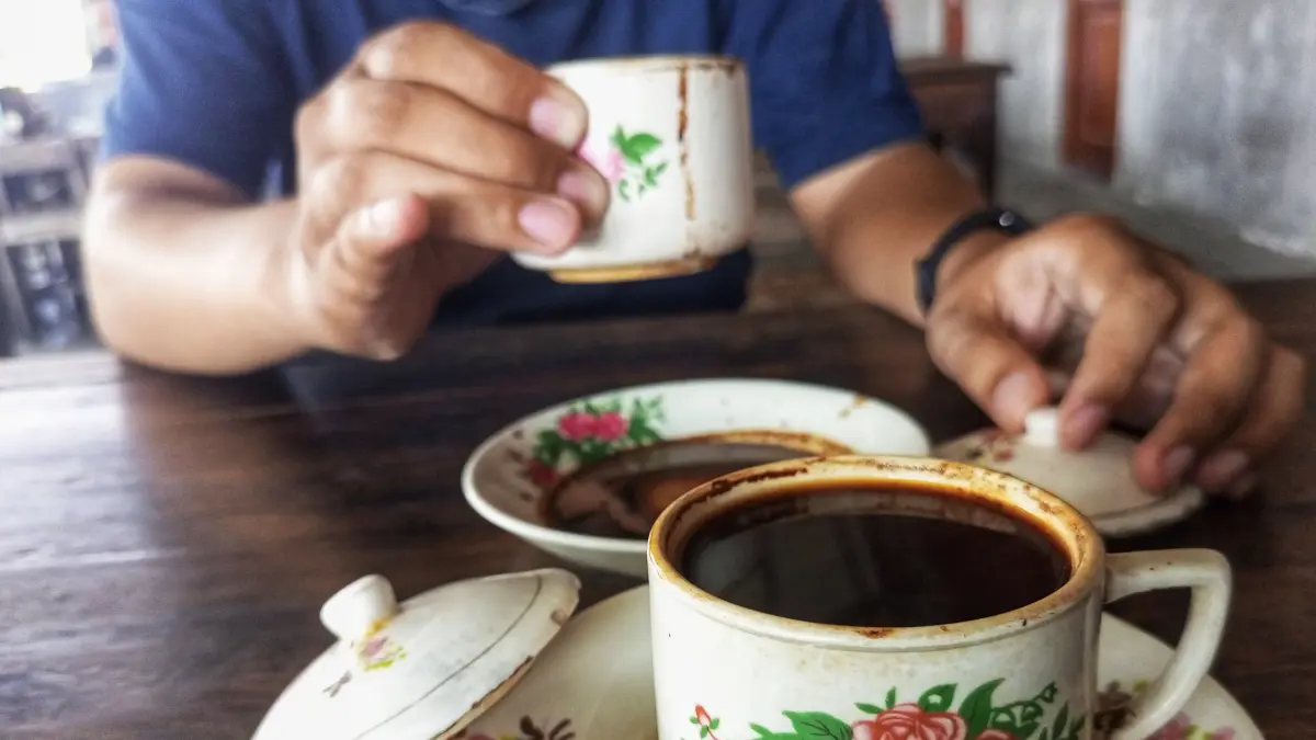 Pionir Warkop di Jogjakarta; Kopi Blandongan Bertahan 26 Tahun, Setia Jajakan Menu Kopi Kental dengan Cangkir Kecil