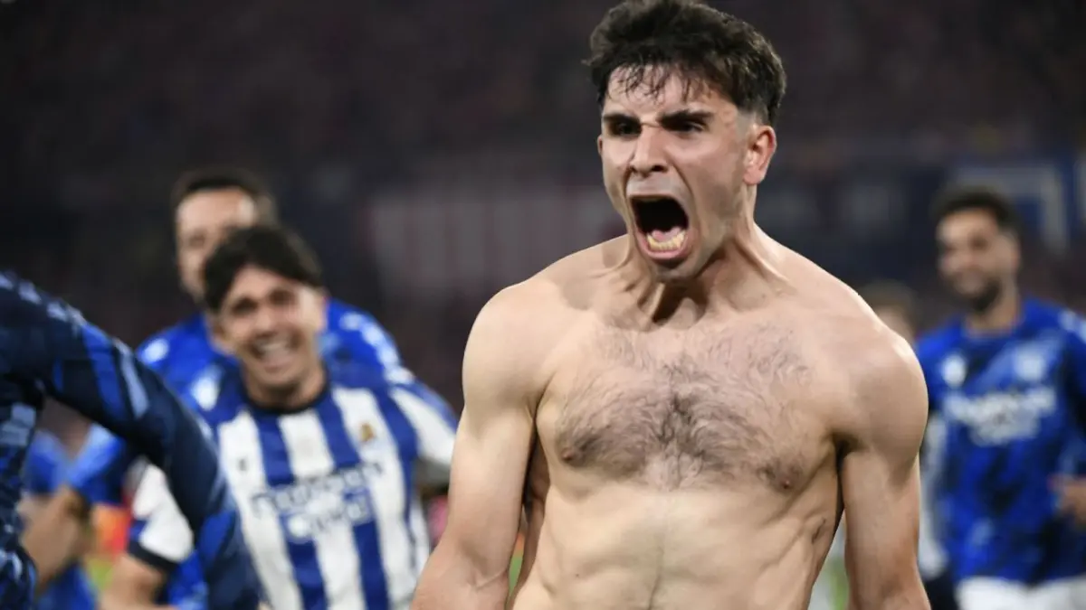 Pemain Real Sociedad, Pablo Marin rayakan gol kemenangan melawan Atletico Madrid di adu penalti untuk raih gelar Copa Del Rey.