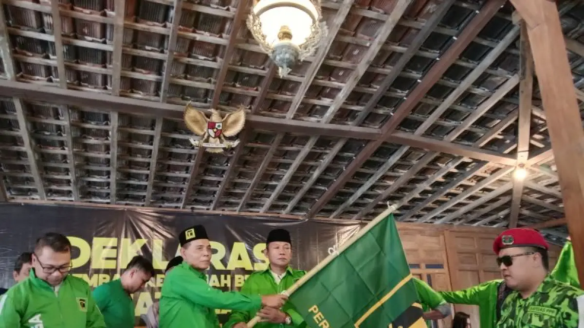 SIMBOLIS: Deklarasi kader baru PPP di rumah makan wilayah Sendangadi, Mlati, Sleman Minggu (19/4).&nbsp;(Delima Purnamasari/Radar Jogja)