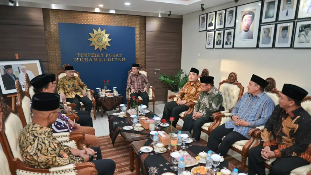  Jajaran pimpinan PKS pusat dan wilayah DIY saat melakukan kunjungan ke PP Muhammadiyah, Jogja Senin (20/4). (Istimewa)