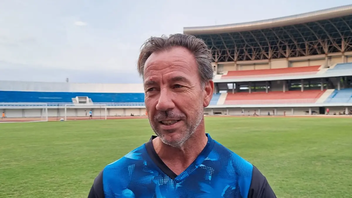 Pelatih PSIM Jogja Jean Paul van Gastel. (Fahmi Fahriza/Radar Jogja)
