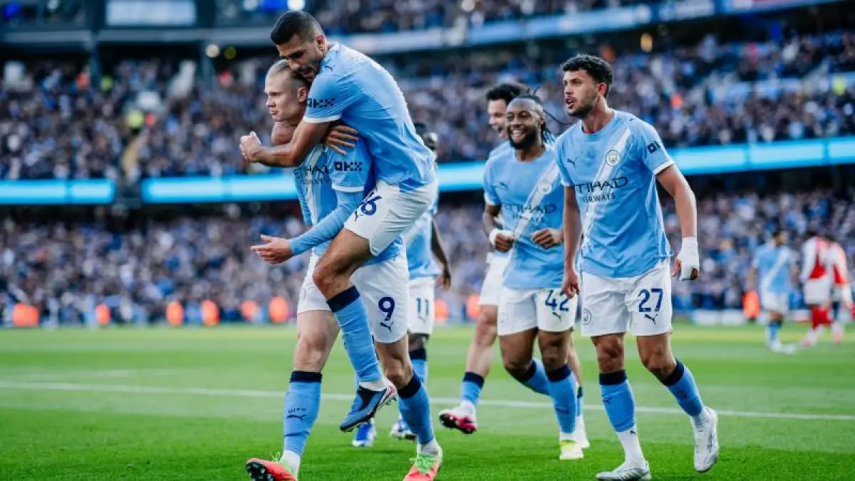 Selebrasi para pemain Manchester City rayakan gol kemenangan melawan Arsenal yang dicetak Erling Haaland. (Manchester City)
