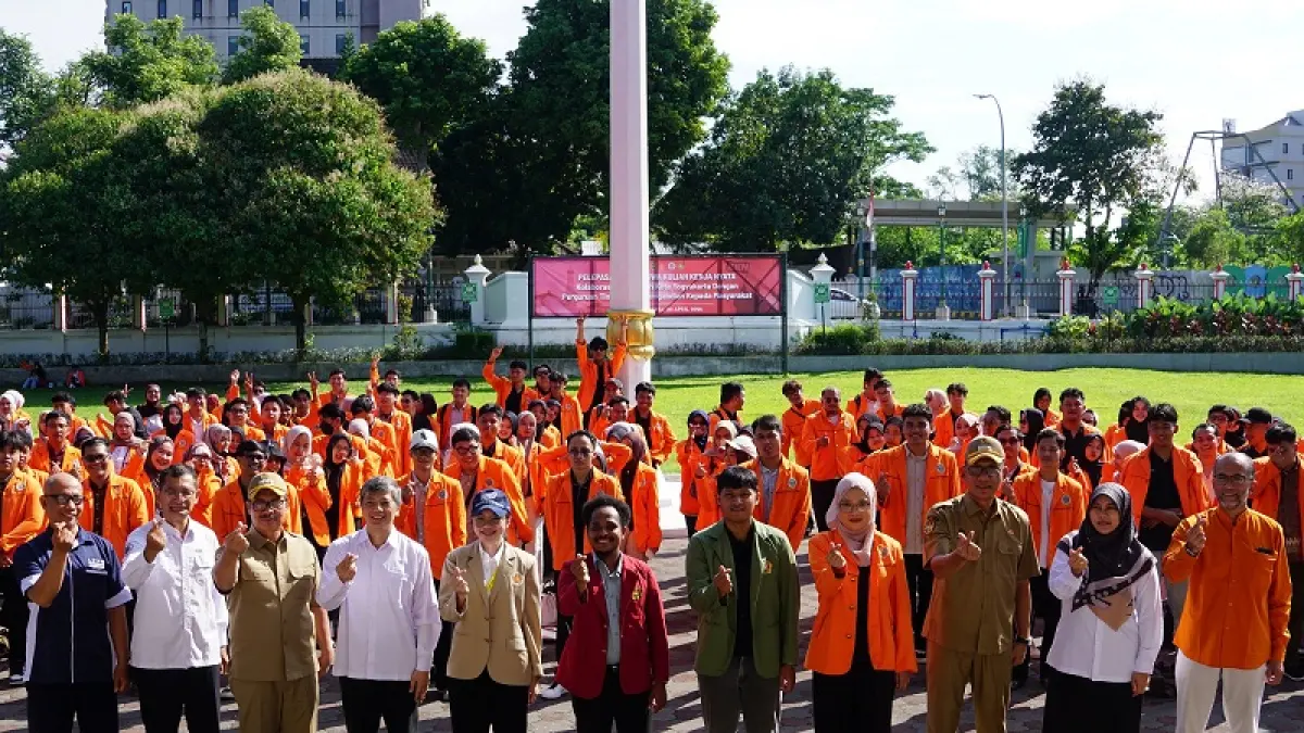 SERENTAK: Suasana pelepasan KKN yang dikolaborasikan dengan program Kampung Tematik dan One Village One University di Halaman Balai Kota Jogja, Senin (20/4/2026). DOKUMENTASI HUMAS PEMKOT JOGJA&nbsp;