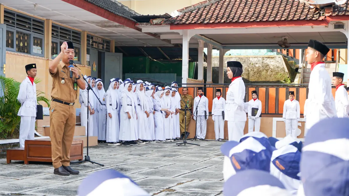 Siswa SMPN 4 Sentolo mendapat materi tentang pencegahan radikalisme.