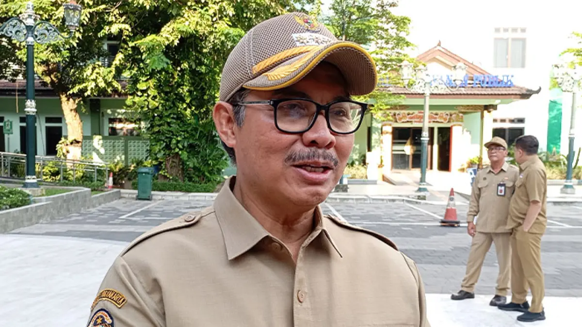 SUDAH BERUPAYA: Wali Kota Jogja Hasto Wardoyo saat ditemui di Balai Kota Jogja, Senin (20/4). (Iwan Nurwanto/Radar Jogja)