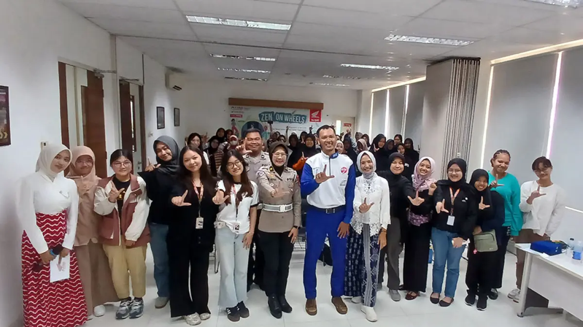 TERTIB BERLALULINTAS: Astra Motor Yogyakarta bersama tim Safety Riding menggelar menggelar seminar safety riding bertajuk ”Zen On Wheels”, Sabtu (18/4). istimewa