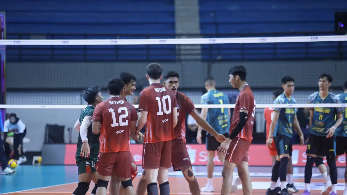 Para pemain Garuda Jaya saat bertanding melawan Samator