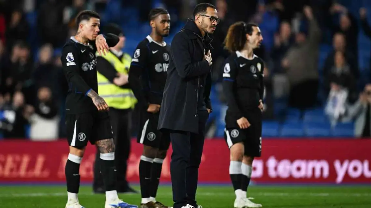 Pelatih Chelsea, Liam Rosenior meminta maaf kepada suporter setelah kekalahan dari Brighton di AMEX. (Chelsea)