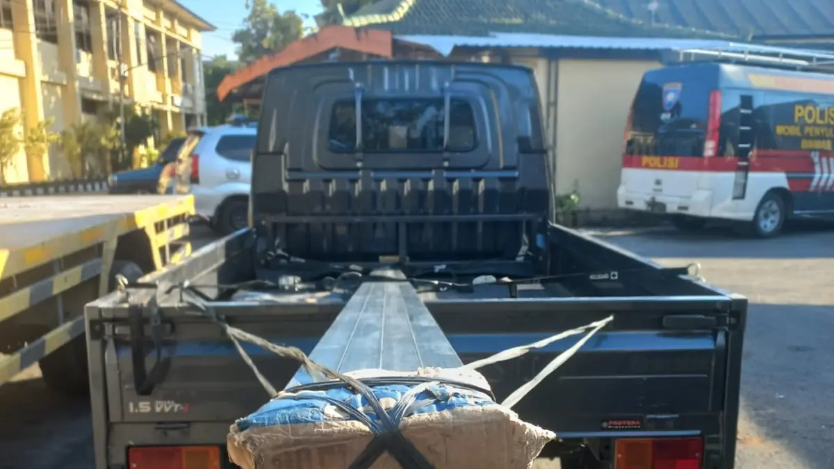 Mobil pikap yang mengangkut muatan besi hollow telah diamankan Satlantas Polres Gunungkidul.
