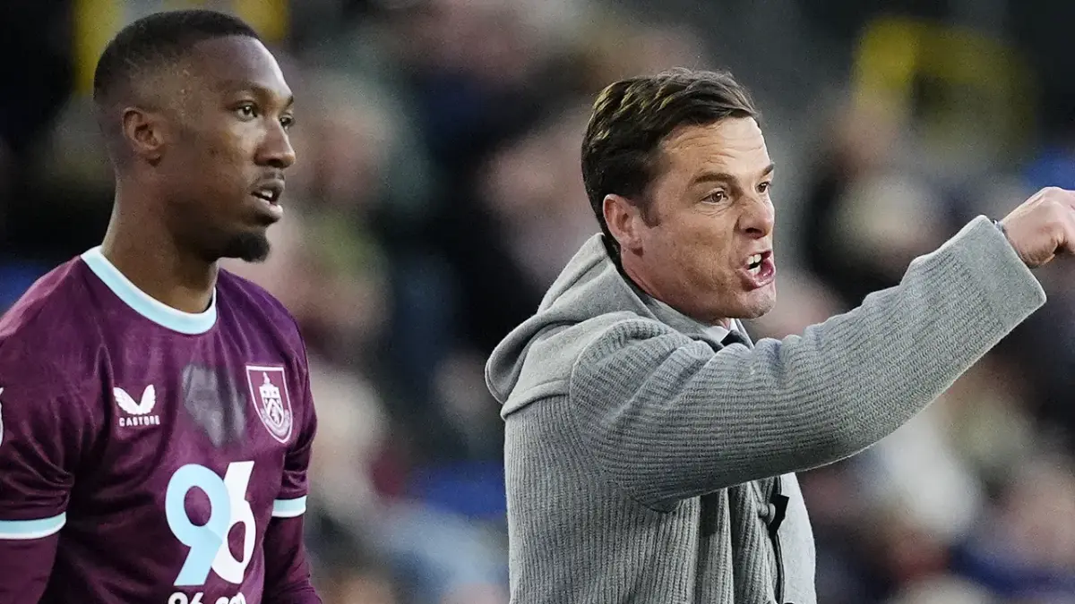 Pelatih Burnley, Scott Parker (kanan) akui para pemain telah berjuang keras meskipun akhirnya terdegradasi. (Burnley)