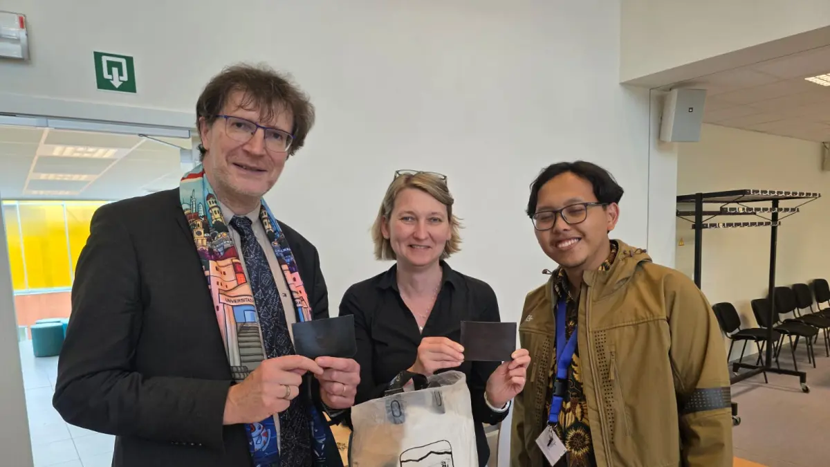 Iqbal bersama Jan Van Impe dan Monika Polanska dari KU Leuven