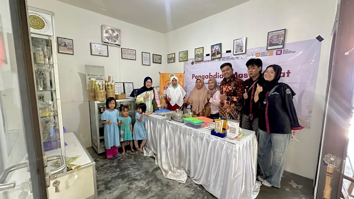 Suasana pembuatan jamu. Dokumen Seruni.