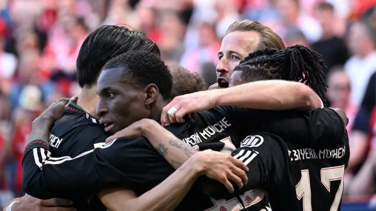 Selebrasi para pemain Bayern Munich setelah bangkit dari ketertinggalan tiga gol untuk meraih kemenangan melawan Mainz. (Bayern Munich)