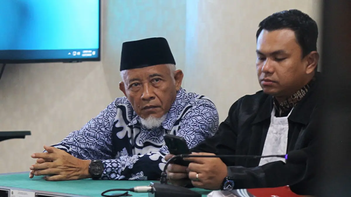 AJUKAN BANDING: Terdakwa kasus korupsi Dana Hibah Pariwisata Sleman tahun 2020, Sri Purnomo, menjalani sidang dengan agenda putusan di Pengadilan Negeri (PN) Jogja, Senin (27/4). Sri Purnomo dijatuhi hukuman enam tahun penjara dan denda Rp 400 juta. (Guntur Aga Tirtana/Radar Jogja)