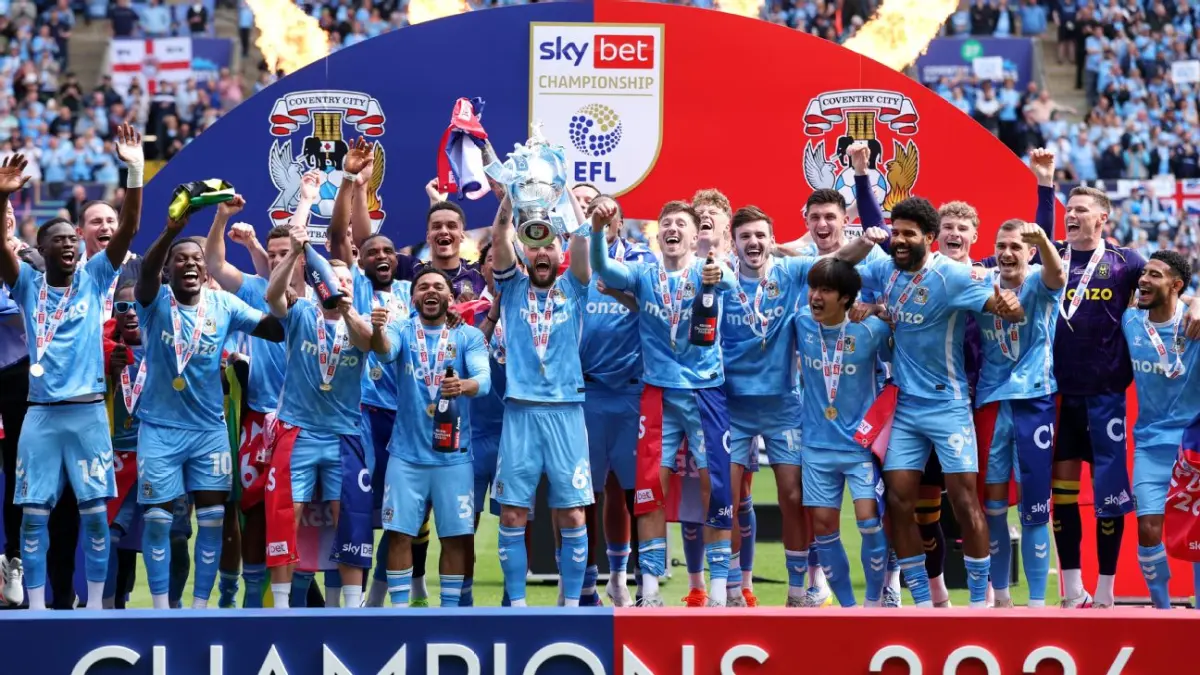 Coventry City rayakan gelar juara Championship dengan kemenangan melawan Wrexham.