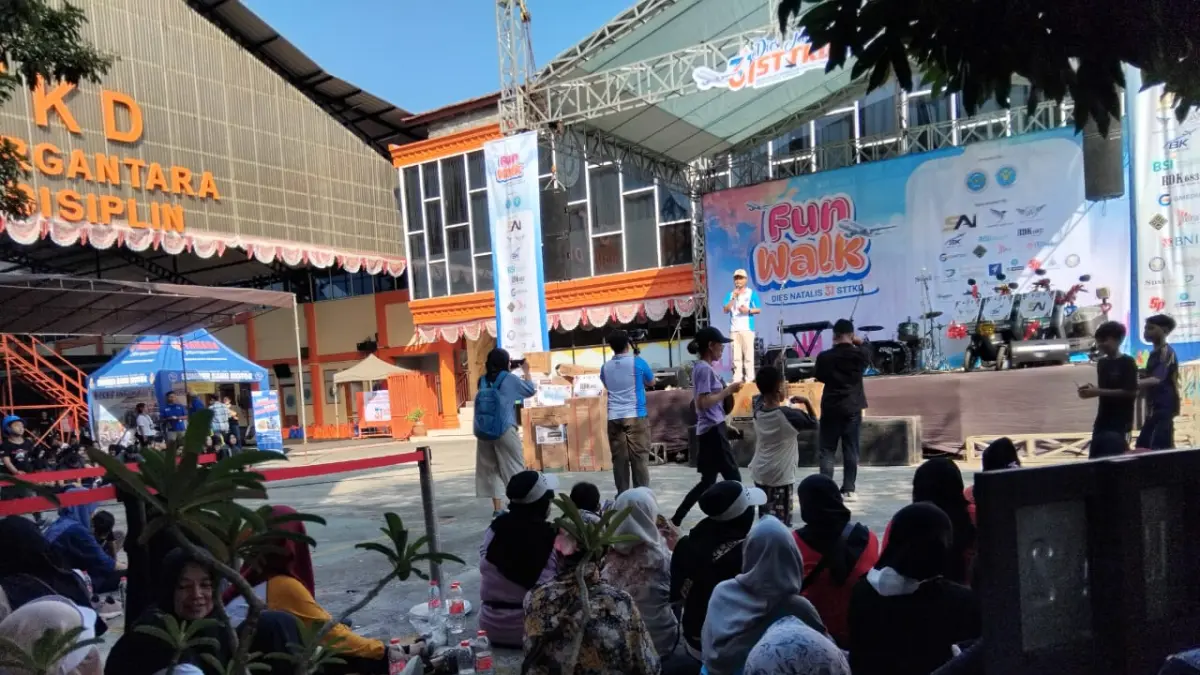 Foto Rizky Wahyu/Radar Jogja&nbsp;- Suasana kemeriahan acara Fun Walk yang menjadi rangkaian Dies Natalis STTKD yang ke-31.