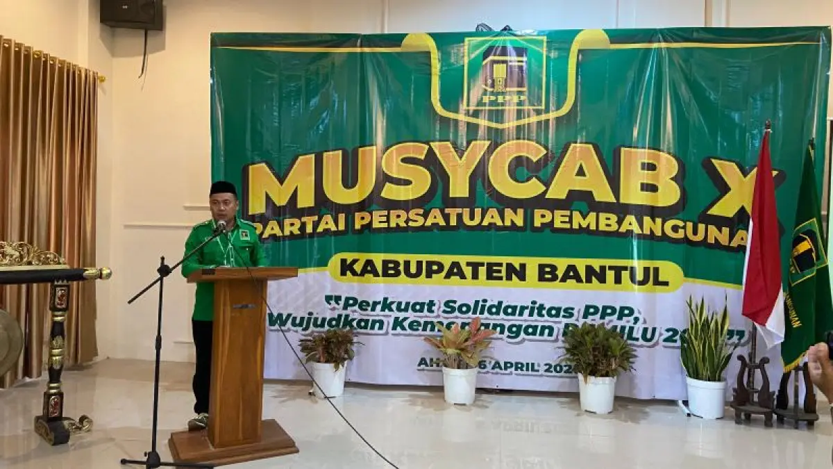 Ketua DPC PPP Bantul periode sebelumnya Eko Sutrisno Aji sedang sambutan di acara Muscab DPC PPP Bantul Minggu (26/4) malam.&nbsp;(Cintia&nbsp;Yuliani/Radar Jogja)