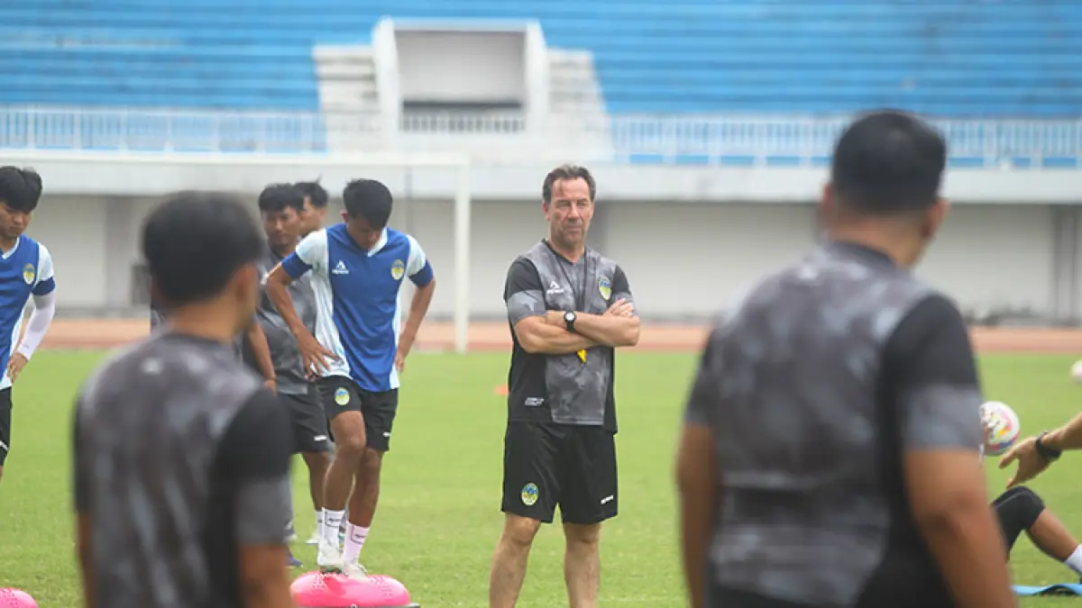 Pelatih PSIM Jogja Jean Paul van Gastel. (Foto: Guntur Aga Tirtana/Radar Jogja)