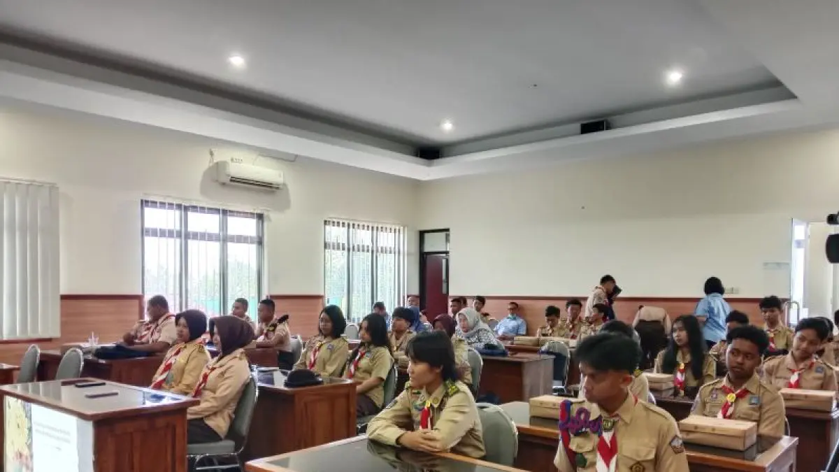 BUDIDAYA LELE: Peserta sosialiasi keamanan pangan produk perikanan budidaya ikan oleh Anggota Komisi B DPRD DIY Rifki Listiyanto didominasi anak muda dari anggota Saka Bahari DIY dan siswa SMK I Sanden, Bantul. (Delima Purnamasari/Radar Jogja)