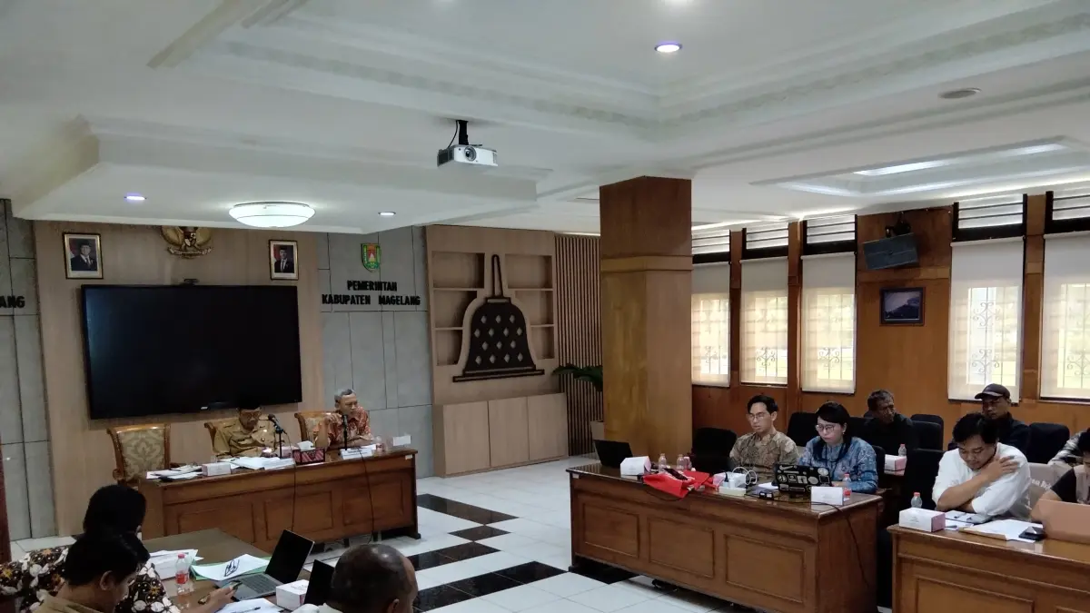Perwakilan Komnas HAM, TWC, perwakilan pedagang, dan instansi terkait saat mengikuti mediasi di&nbsp;Ruang Cemerlang Kompleks Setda Kabupaten Magelang, Selasa (28/4).