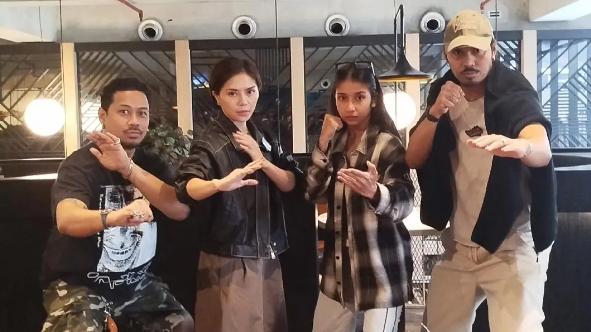 Abdurrahman Arif (pemeran Boris), Ismi Melinda (pemeran Dini), Livi Ciananta (pemeran Mega), dan Agra Piliang (pemeran Jabrik) menjadi tokoh sentral dalam film besutan sutradara Sidharta Tata. Keempatnya berkunjung ke Jogja, Selasa 28 April 2026. (iwa ikhwanudin/Radar Jogja) 