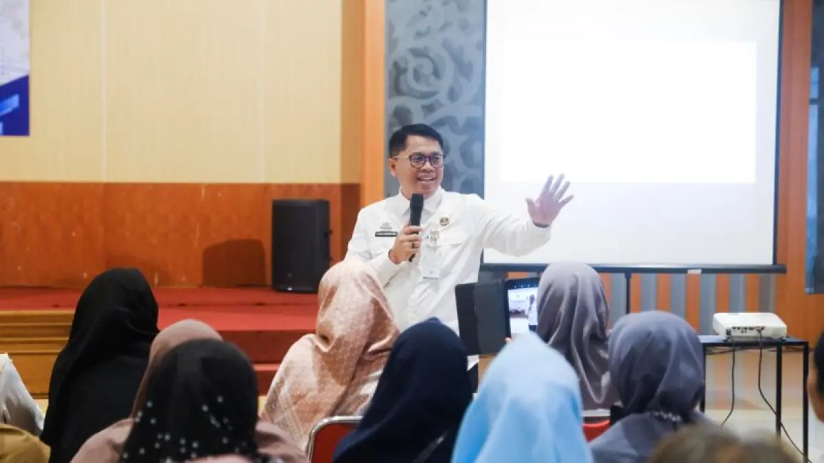 BERI ARAHAN: Wali Kota Magelang saat memberikan paparan kepada para pelaku UMKM di Gedung Wanita Rabu (29/4). (Dokumentasi Prokompim Kota Magelang)