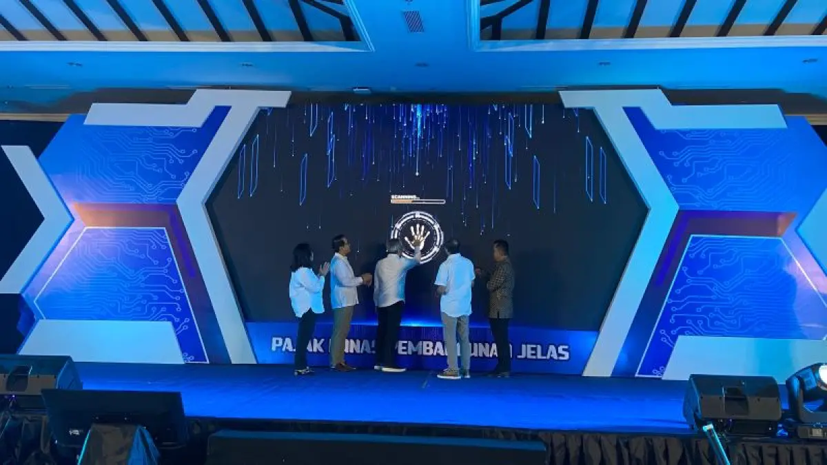 LAUNCHING: Bupati Bantul Abdul Halim Muslih meresmikan aplikasi sistem pembayaran pajak daerah melalui Virtual Account (VA) dan QRIS Rabu (29/4).&nbsp;(Cintia&nbsp;Yuliani/Radar Jogja)