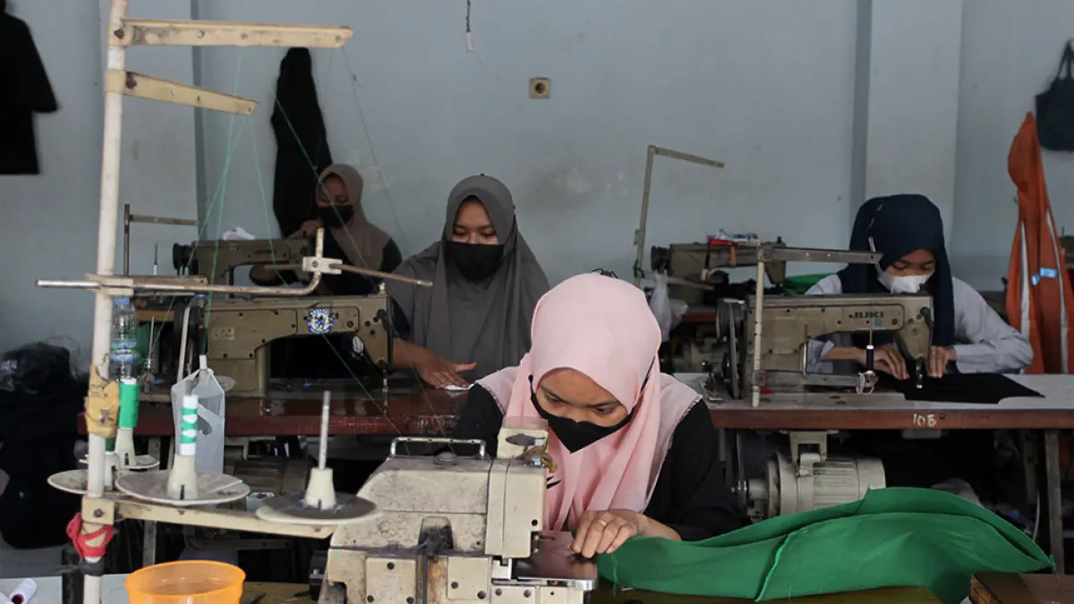 Cuti haid merupakan hak bagi pekerja perempuan yang seharusnya melekat. Namun pada kenyataannya justru banyak perusahaan yang memperlakukan aturan itu seolah-olah hanya 