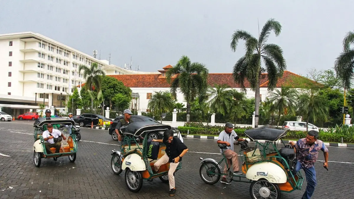 Dishub DIY menyediakan layanan becak kayuh dan listrik gratis di Malioboro, mulai Kamis (30/4/2026). GUNTUR AGA TIRTANA/RADAR JOGJA
