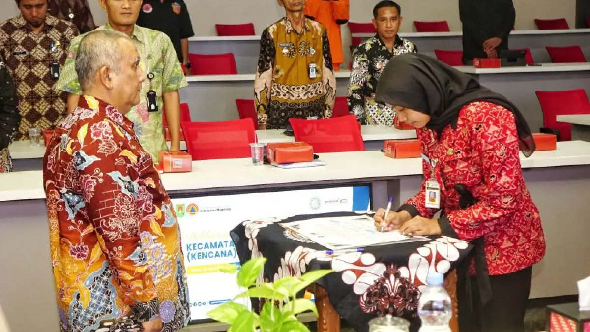 SIMBOLIS:&nbsp;Plh Sekretaris Daerah Kabupaten Magelang saat memimpin kegiatan Deklarasi Gerakan Kencana, Kamis (30/4). (Dokumentasi Prokompim Kabupaten Magelang)
