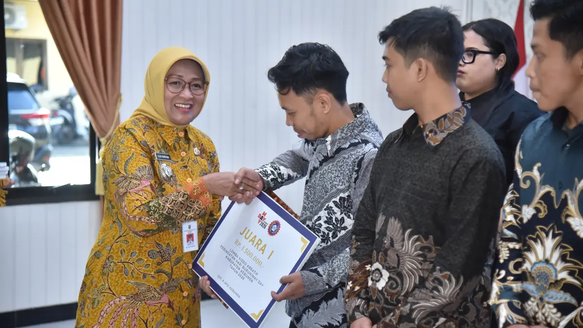 Perayaan Hari Buruh atau May Day tahun 2026 berlangsung khidmat di Polres Kebumen. Pada kesempatan ini juga diberikan penghargaan bagi pekerja teladan. (Dokumentasi Polres Kebumen)