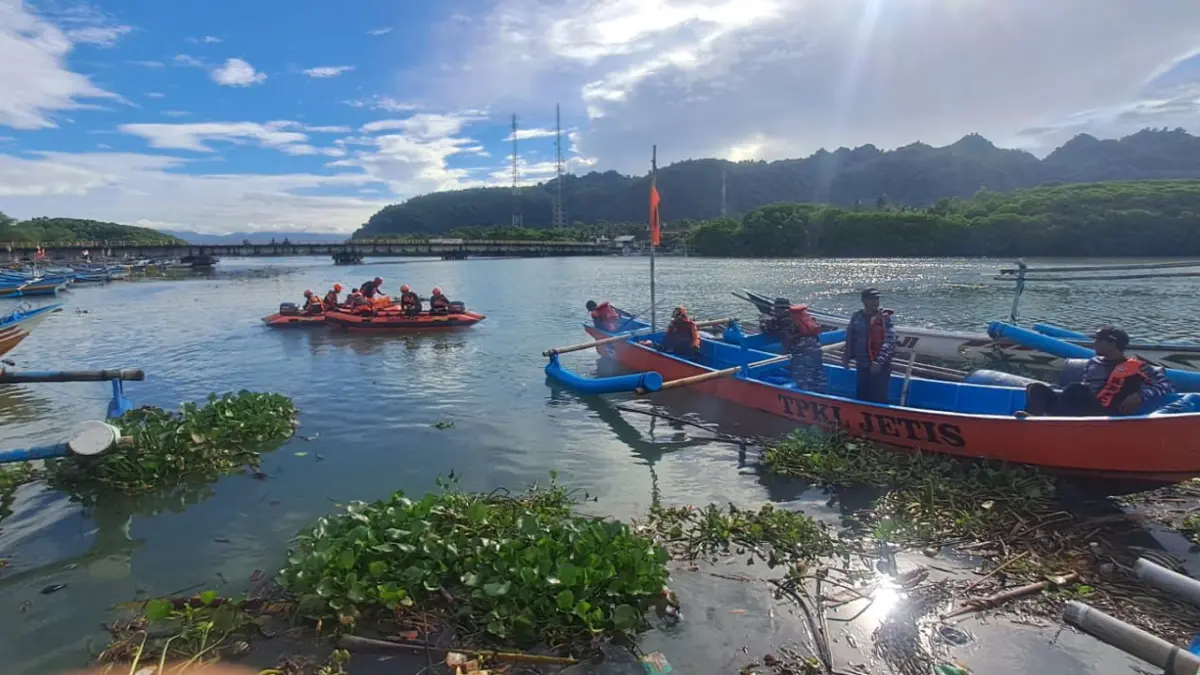 Tim SAR Gabungan berhasil menemukan jenazah Nasril, 14, remaja asal Cilacap yang sempat dilaporkan terseret arus Sungai Jetis dua hari lalu. (Dokumentasi Basarnas Cilacap)